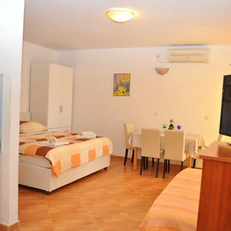 Ivi Apartment