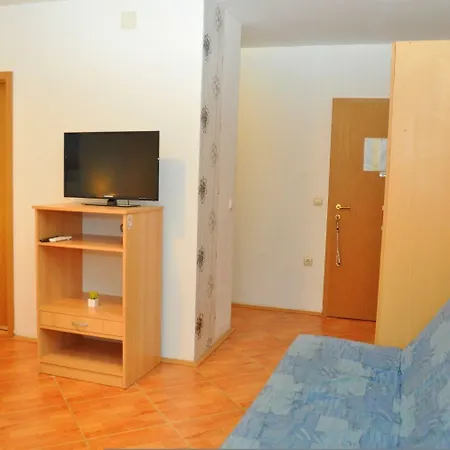 Ivi Apartment *