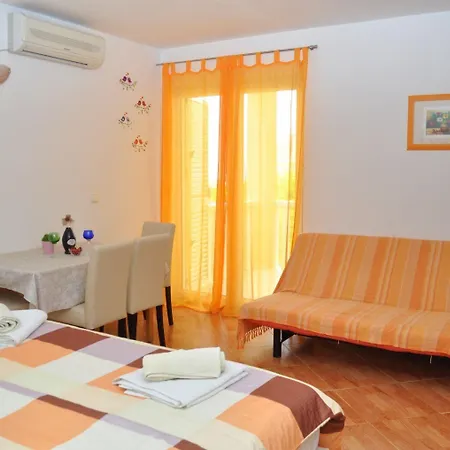 Apartment Ivi *