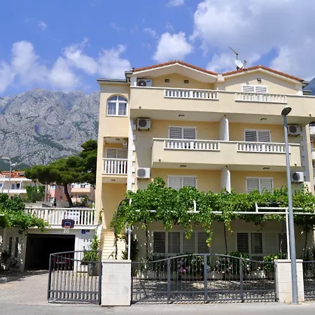Apartment Ivi